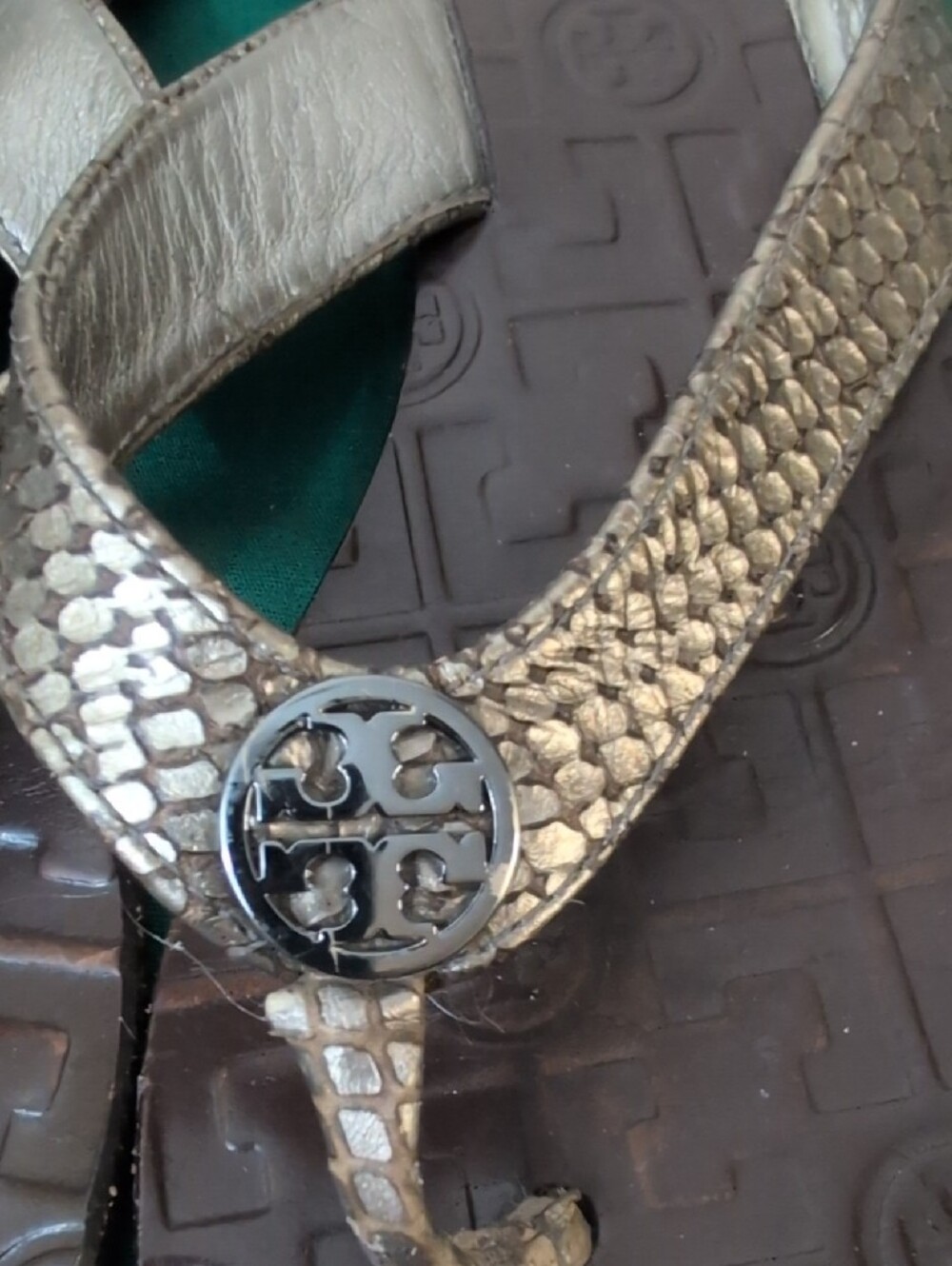 Tory Burch Metallic Gold Snake-Effect Logo Thong Sandals - Picture 2 of 5
